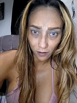 Snapshot of salome_drasin chatting on May 8, 11:21 pm salome drasin online show from May 8, 11:21 pm