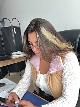 LIZ-06  online show from June 16, 1:36 pm