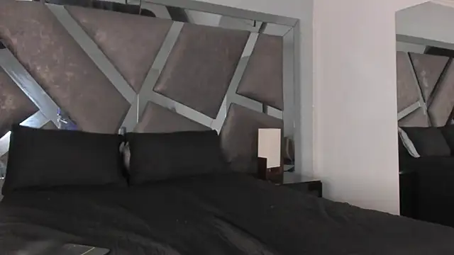 Snapshot of Radiant_Naomi chatting on May 9, 11:59 am Radiant Naomi online show from May 9, 11:59 am