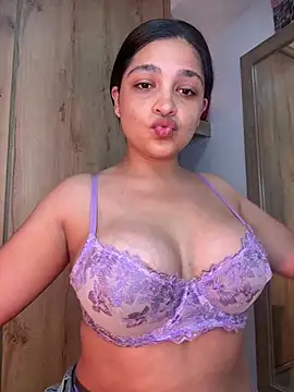 Snapshot of AdeleGray chatting on July 23, 10:19 pm AdeleGray online show from July 23, 10:19 pm