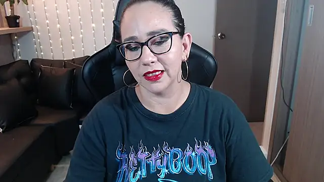 Snapshot of ashleylove_prg chatting on December 22, 11:41 pm ashleylove prg online show from December 22, 11:41 pm