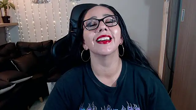 Snapshot of ashleylove_prg chatting on December 23, 10:32 am ashleylove prg online show from December 23, 10:32 am