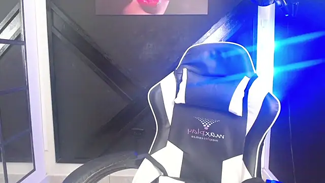 Snapshot of ashleylove_prg chatting on January 18, 7:07 am ashleylove prg online show from January 18, 7:07 am