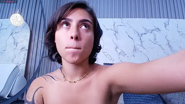 Franchesca De Luca online show from January 29, 9:17 pm