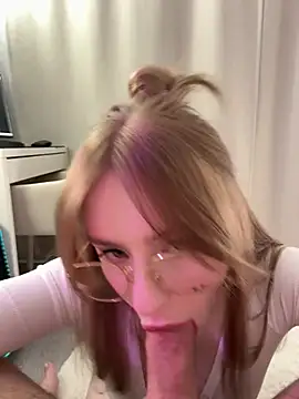Snapshot of CaseyCumFace chatting on March 2, 9:54 pm CaseyCumFace online show from March 2, 9:54 pm