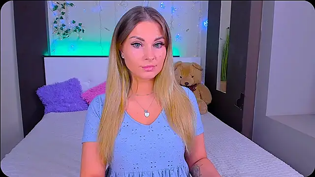 Snapshot of _UrLexxly chatting on October 28, 5:22 am UrLexxly online show from October 28, 5:22 am