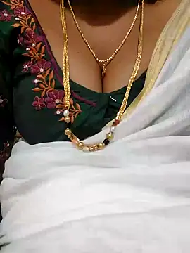 Snapshot of Cute-chinny chatting on January 19, 1:53 am Cute-chinny online show from January 19, 1:53 am