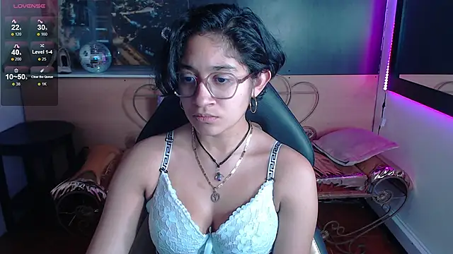 Lili Gomez  online show from October 2, 1:29 pm