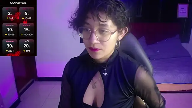 Lili Gomez  online show from October 12, 10:03 am