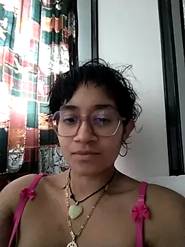 Lili Gomez  online show from December 14, 7:18 pm