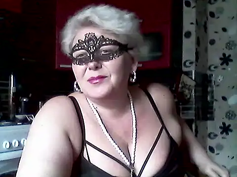 Lisa Suzie online show from April 6, 10:05 am