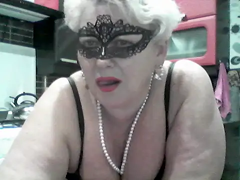 Lisa Suzie online show from April 14, 6:36 pm