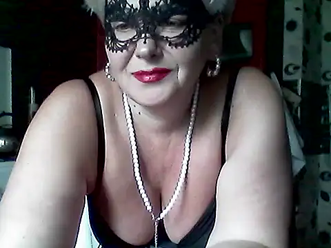 Lisa Suzie online show from June 15, 8:27 am