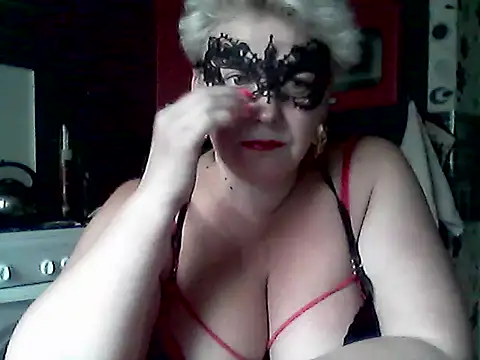 Lisa Suzie online show from June 18, 6:35 am