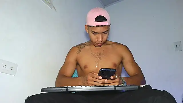 Snapshot of maximo_vega_newv chatting on March 19, 8:35 pm maximo vega newv online show from March 19, 8:35 pm