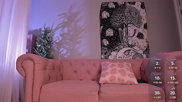 Lia Sweett  online show from January 30, 5:17 pm