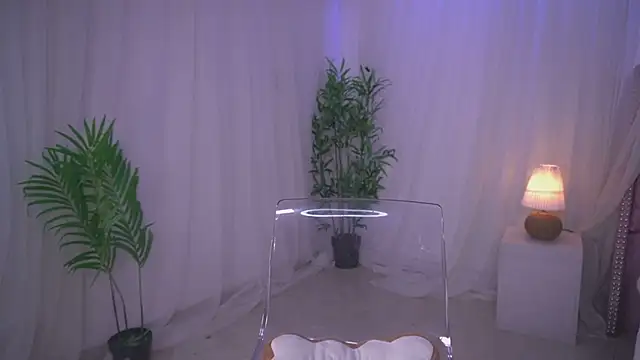 Lia Sweett  online show from July 30, 4:17 pm
