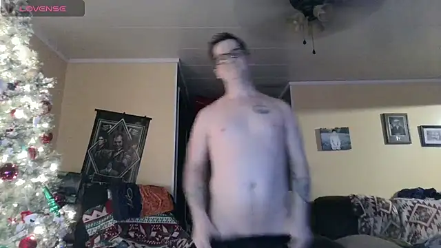 Snapshot of AryanJCole666 chatting on December 17, 2:12 am AryanJCole666 online show from December 17, 2:12 am