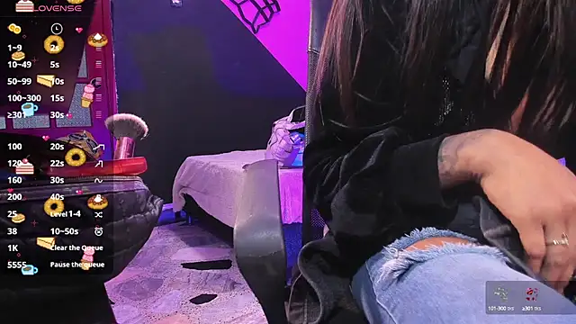 Snapshot of dakota-bright01 chatting on January 24, 12:52 pm dakota-bright01 online show from January 24, 12:52 pm