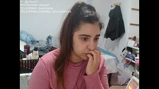 Ursumi1 online show from February 4, 9:20 pm