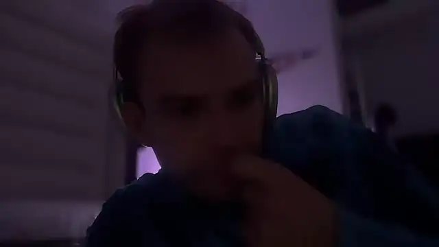 Snapshot of 69woodinson chatting on December 19, 12:23 pm 69woodinson online show from December 19, 12:23 pm