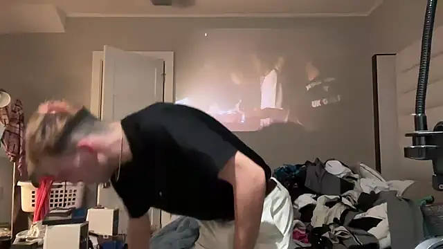 Snapshot of 69woodinson chatting on January 6, 3:10 am 69woodinson online show from January 6, 3:10 am