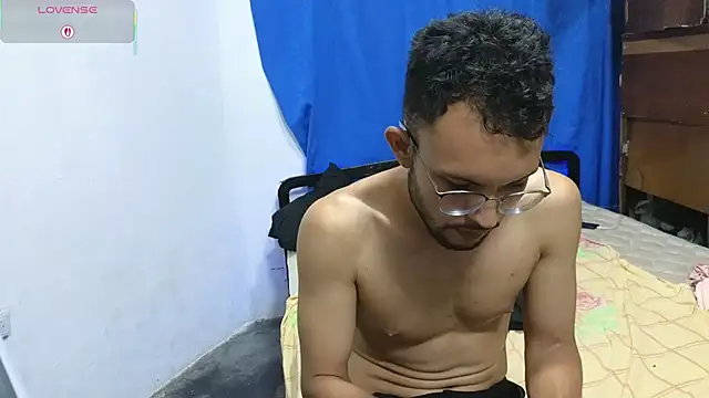 Snapshot of YuKinaHentaiI chatting on October 8, 12:30 am YuKinaHentaiI online show from October 8, 12:30 am