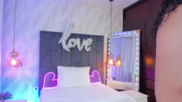Snapshot of SHARONN____ chatting on February 17, 3:25 am SHARONN online show from February 17, 3:25 am