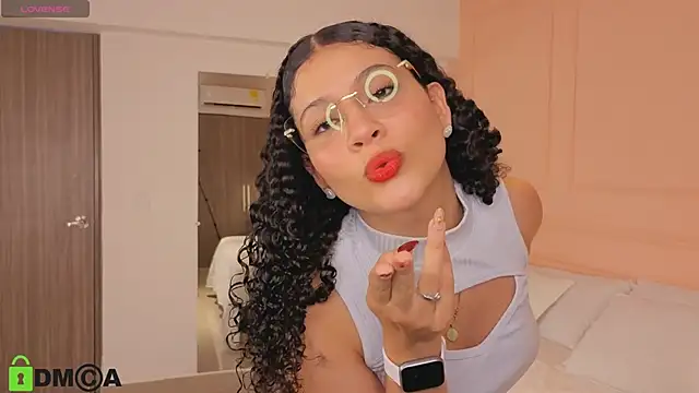 Snapshot of SHARONN____ chatting on September 10, 4:12 am SHARONN online show from September 10, 4:12 am