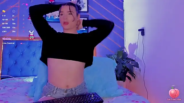 Snapshot of elafranco_ chatting on December 8, 8:25 pm elafranco online show from December 8, 8:25 pm