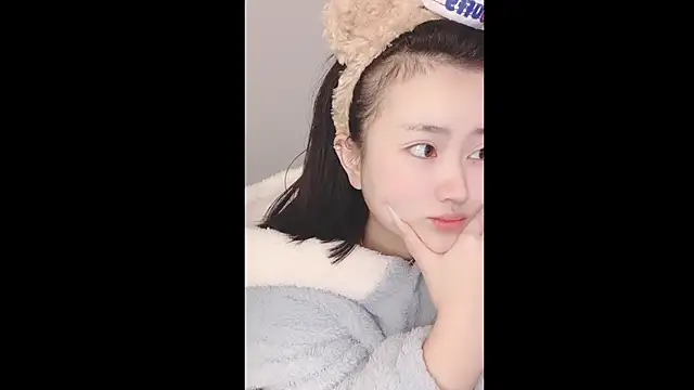 Snapshot of ffccvjsexx chatting on December 15, 3:20 pm ffccvjsexx online show from December 15, 3:20 pm