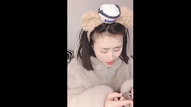 Snapshot of ffccvjsexx chatting on December 18, 2:06 pm ffccvjsexx online show from December 18, 2:06 pm