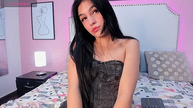 aggy castel online show from November 28, 1:58 pm