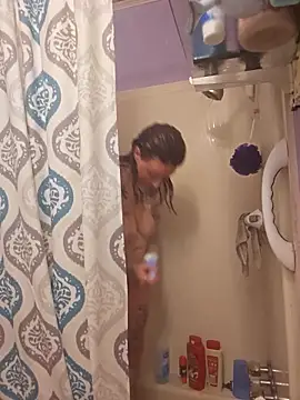 Snapshot of carolinaskarma chatting on February 28, 4:54 am carolinaskarma online show from February 28, 4:54 am