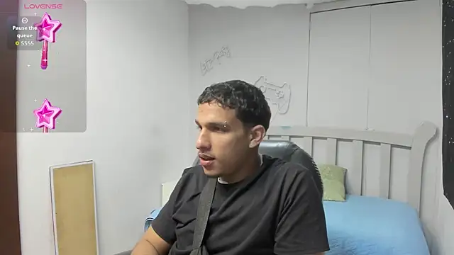 Snapshot of Jheidertwink chatting on December 15, 3:11 am Jheidertwink online show from December 15, 3:11 am