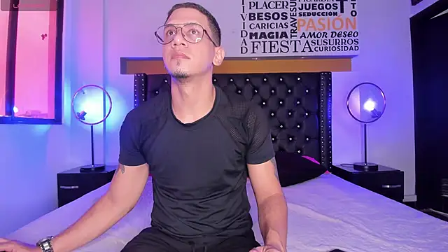 JoshMillerr  online show from March 15, 7:59 pm