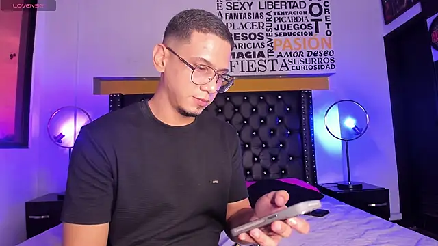 JoshMillerr  online show from March 20, 9:35 pm