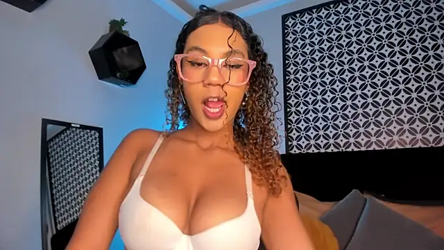 Snapshot of sade_jackson1 chatting on September 26, 5:22 am sade jackson1 online show from September 26, 5:22 am