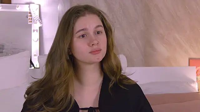 EllieHayes online show from February 4, 7:42 pm