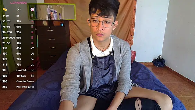 Snapshot of Sweet_c4mer0n chatting on September 24, 3:32 am Sweet c4mer0n online show from September 24, 3:32 am