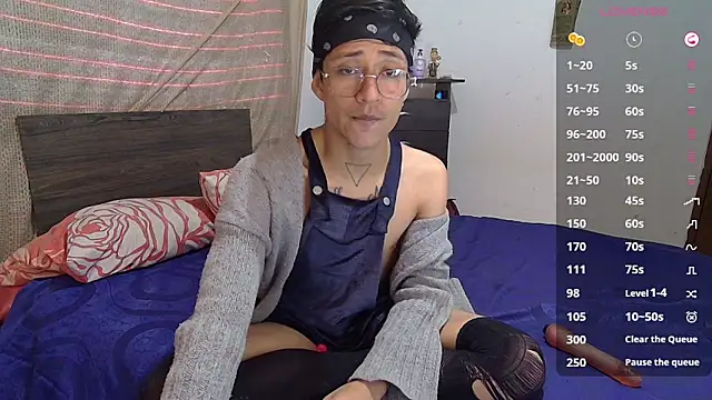 Snapshot of Sweet_c4mer0n chatting on October 10, 9:25 pm Sweet c4mer0n online show from October 10, 9:25 pm