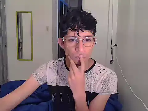 Snapshot of Sweet_c4mer0n chatting on March 20, 8:57 pm Sweet c4mer0n online show from March 20, 8:57 pm