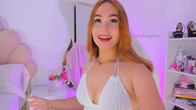  cherrykingsley1 online show from June 13, 6:33 am