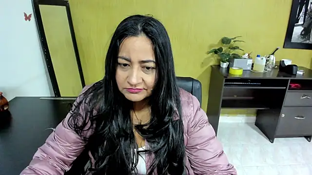 Snapshot of Adele_Sweett chatting on January 31, 10:52 am Adele Sweett online show from January 31, 10:52 am