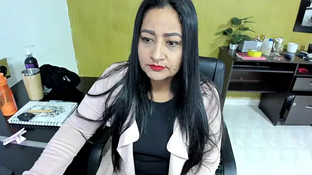 Snapshot of Adele_Sweett chatting on February 5, 10:19 am Adele Sweett online show from February 5, 10:19 am