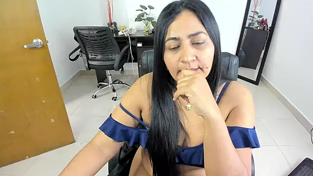Snapshot of Adele_Sweett chatting on March 10, 7:29 pm Adele Sweett online show from March 10, 7:29 pm