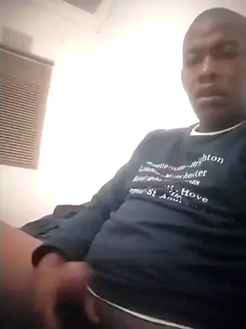 Snapshot of zuludog chatting on May 11, 3:45 am zuludog online show from May 11, 3:45 am