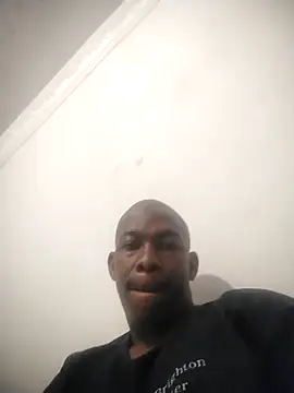 Snapshot of zuludog chatting on May 16, 3:47 am zuludog online show from May 16, 3:47 am
