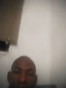 Snapshot of zuludog chatting on June 8, 4:02 am zuludog online show from June 8, 4:02 am
