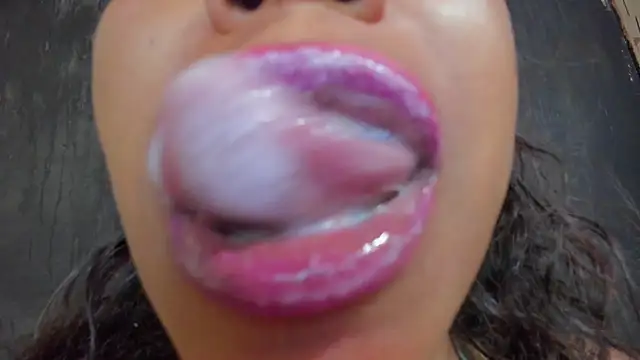 Snapshot of KamariaFyre chatting on February 15, 9:05 am KamariaFyre online show from February 15, 9:05 am